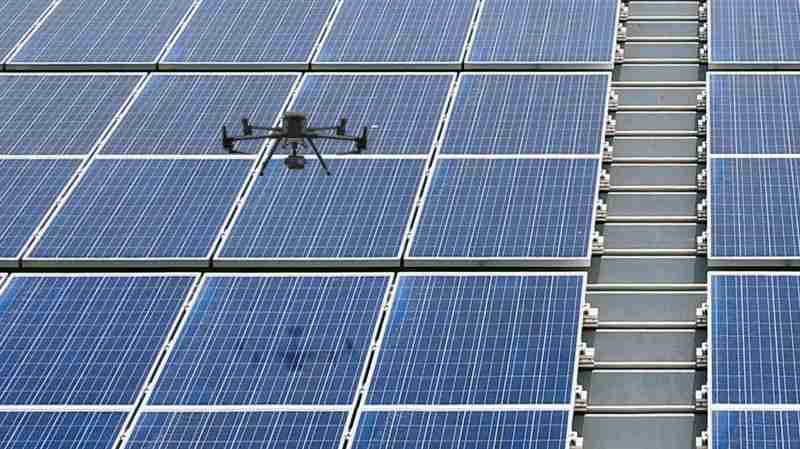 彩霸王以无人机搭配IR Sensor热显像技术进行全方面模块健检，，，有效降低人力成本并提升发电量