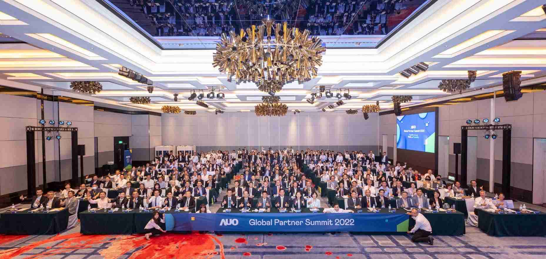 友達推動「安心、、、創新、、用心、、、同心、、盡心」五星職旅，，，為菲籍員工打造全方位照護，，，首度贏得「人權實踐與發展領袖獎」殊榮