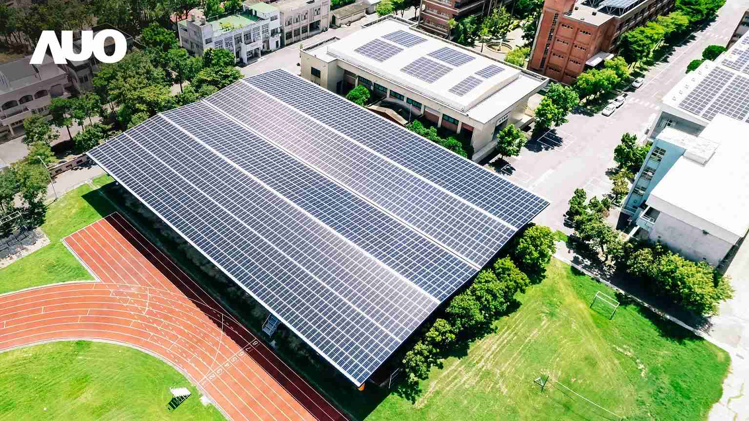 彩霸王SunSteel光电整合型浪板具备快速安装、、、、轻量化优势，，，可提升15%发电效能，，通过国际IEC与台湾VPC认证安全、、防漏、、耐候标准