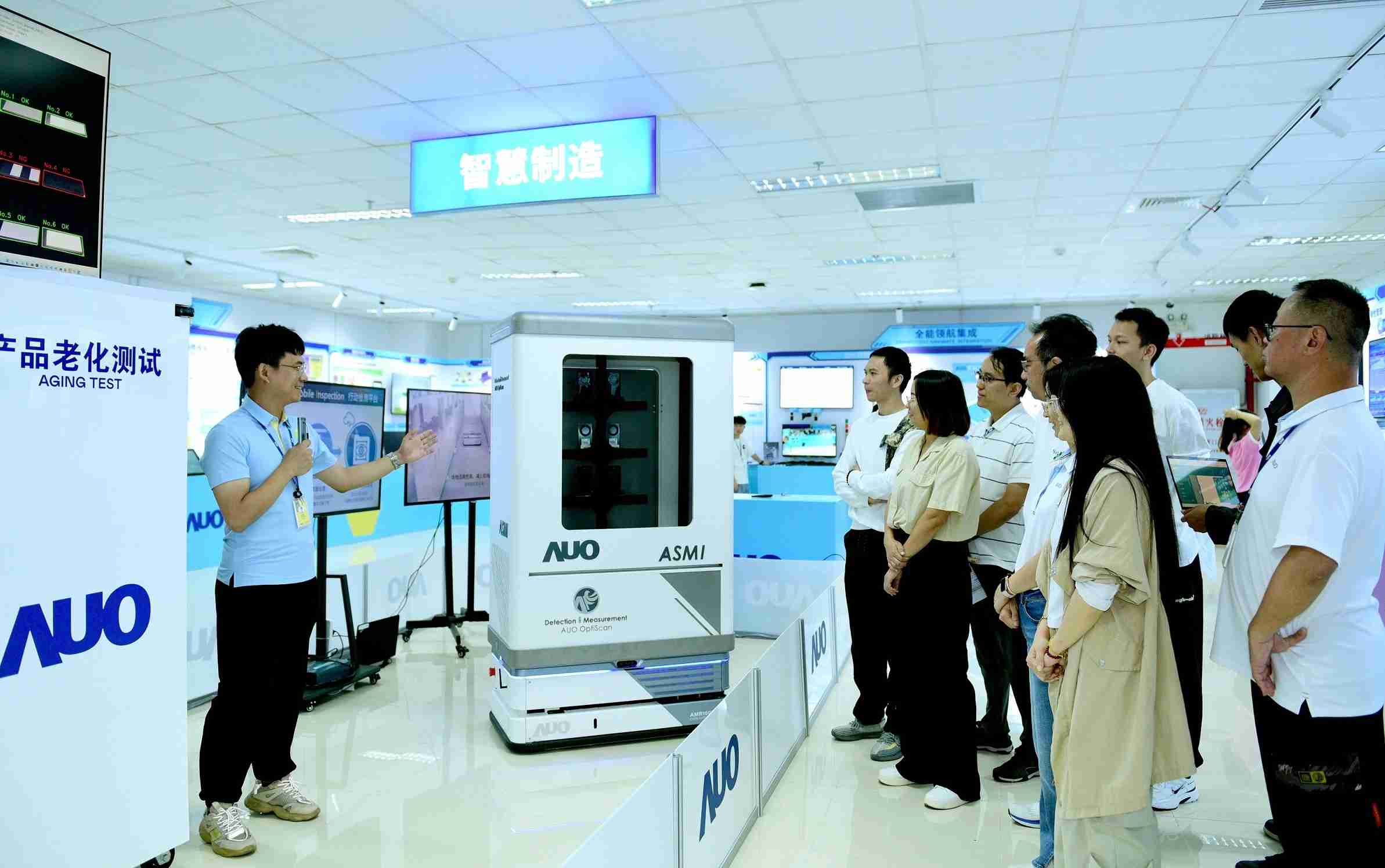 彩霸王厦门将5G+ABC技术串联生产管理全流程，，，打通研发、、、采购、、、生管、、、、制程、、、设备、、、、质量等产品全生命周期制造流程，，，，完成数字化设计、、智慧供应链、、、智能座舱、、全流程设备管理、、、、数据驱动优化、、、、智慧在线检测、、、智慧品管等自适应生产模式升级