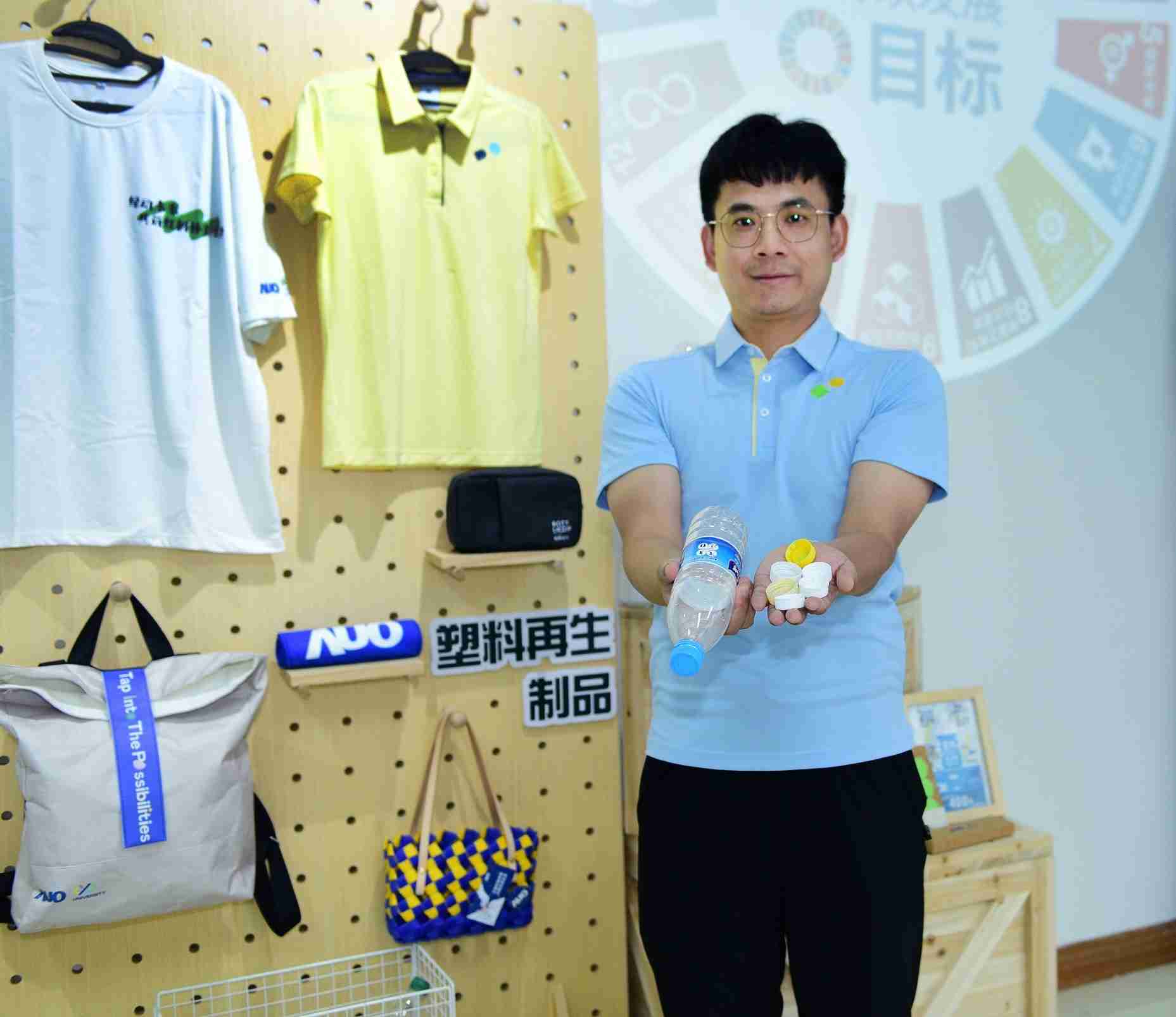 「2024智慧彩霸王展」永续发展馆中，，展示彩霸王厦门驱动永续发展之成果，，，包含将厂内废弃物再制为实用物品，，，，将永续发展理念深植于员工生活日常实践